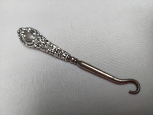 Schöner kleiner knopfhaken - schöner,